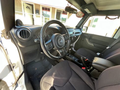 Used 2013 Jeep Wrangler Unlimited Sport w/ Connectivity Group image 9