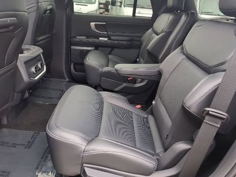 New 2025 Ford Expedition Platinum w/ Stealth Appearance Package image 31