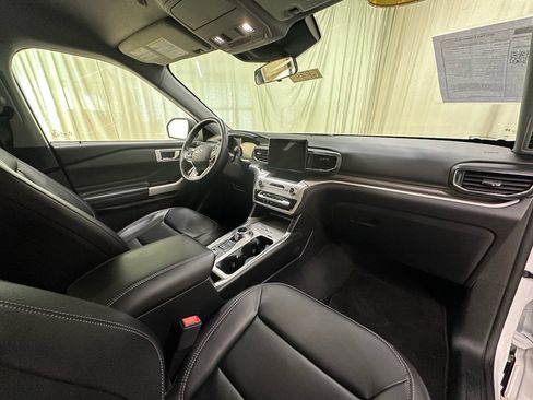 Used 2022 Ford Explorer XLT w/ Equipment Group 202A AWD/4WD image 26