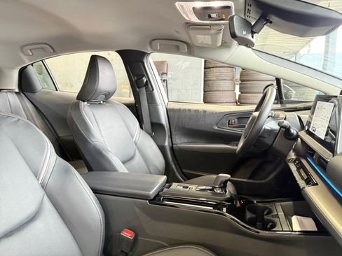 Used 2025 Toyota Prius XLE image 19