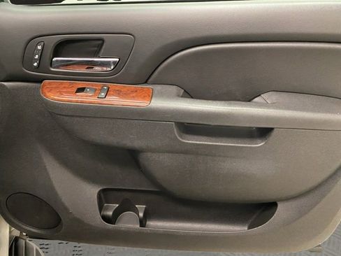 Used 2013 Chevrolet Avalanche LTZ image 23