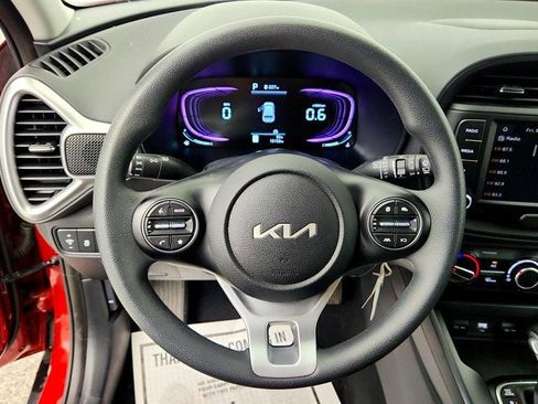 Used 2025 Kia Soul LX FWD image 13