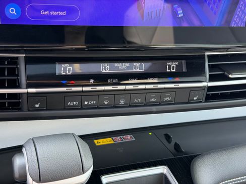 Used 2025 Toyota Sienna XSE AWD/4WD image 24