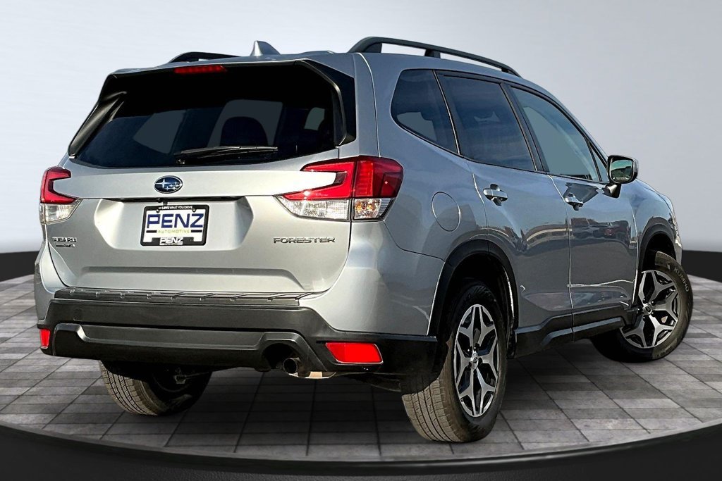 Used 2019 Subaru Forester Premium AWD/4WD image 6