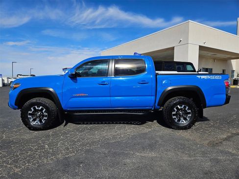 Used 2020 Toyota Tacoma TRD Off-Road w/ Technology Package image 9