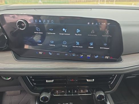 New 2026 Chevrolet Suburban LT image 18