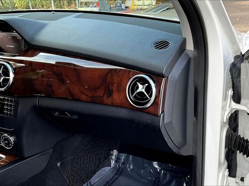 Used 2013 Mercedes-Benz GLK 350 4MATIC image 18