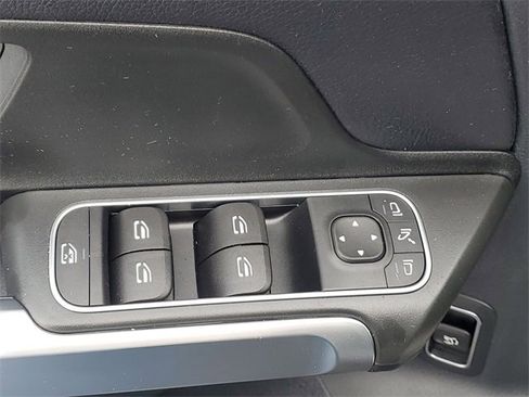Used 2021 Mercedes-Benz GLB 250 4MATIC image 16