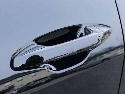 Used 2025 Kia Sportage SX image 9