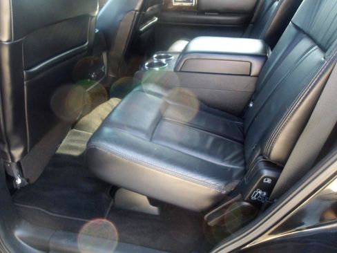 Used 2016 Lincoln Navigator Select RWD image 17