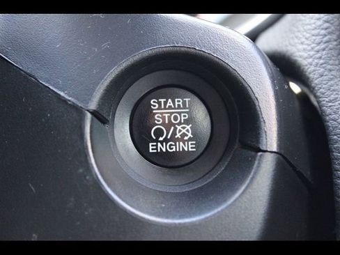 Used 2019 Jeep Compass Latitude FWD image 30