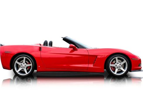Used 2005 Chevrolet Corvette Convertible w/ Preferred Equipment Group image 2