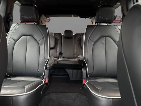 Used 2024 Chrysler Pacifica Limited w/ S Appearance Package image 20