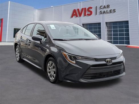 Used 2025 Toyota Corolla LE image 3