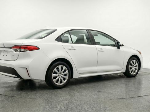 Used 2025 Toyota Corolla LE FWD image 9
