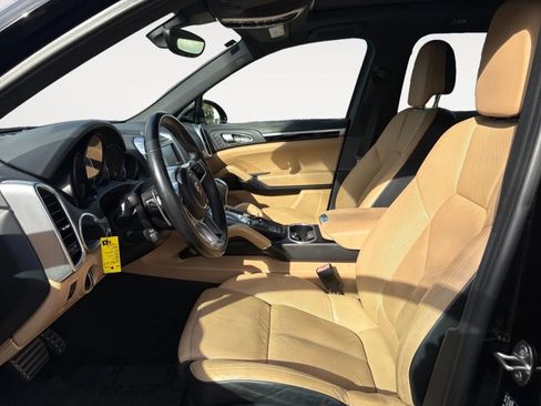 Used 2015 Porsche Cayenne S image 8