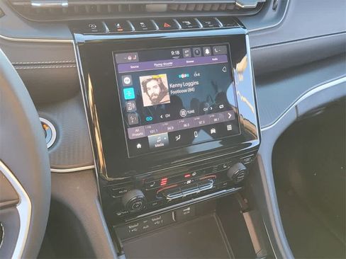 Used 2024 Jeep Grand Cherokee L Laredo image 20