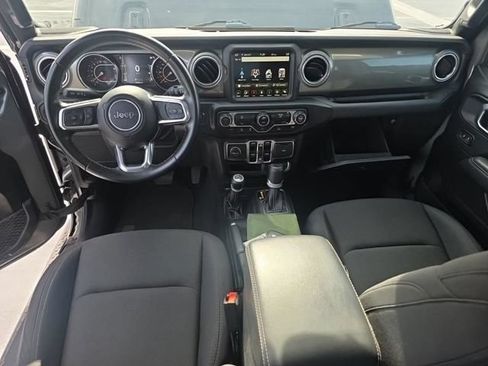 Used 2022 Jeep Wrangler Unlimited Sahara AWD/4WD image 4