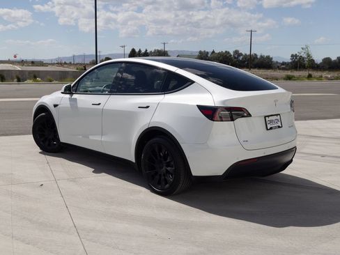 Used 2022 Tesla Model Y Long Range AWD/4WD image 5