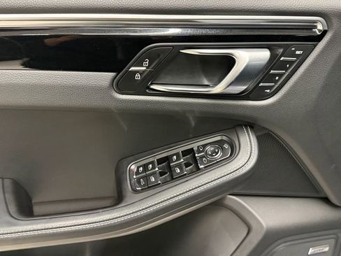 Certified 2024 Porsche Macan S AWD/4WD image 38