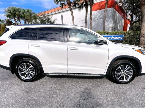 Used 2017 Toyota Highlander XLE image 31