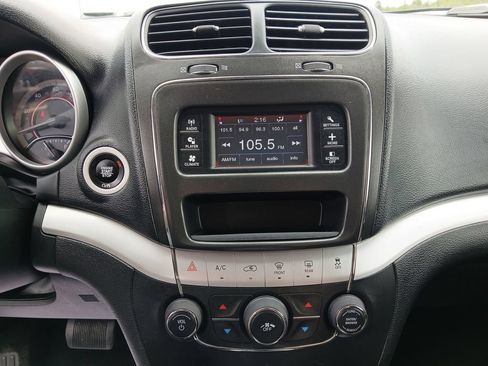 Used 2019 Dodge Journey SE FWD image 19