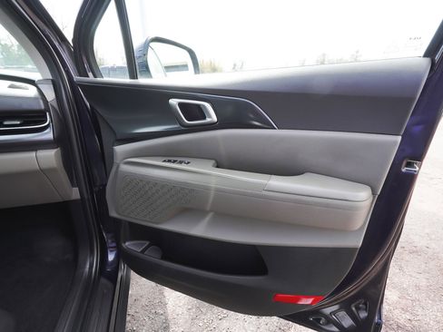 Used 2025 Kia Carnival image 11