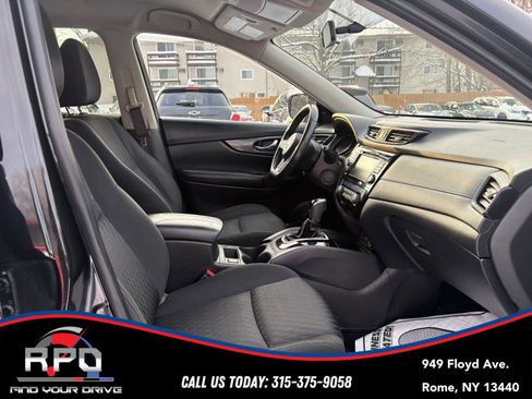 Used 2018 Nissan Rogue SV image 20