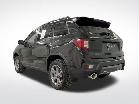 Used 2025 Honda Passport TrailSport image 2