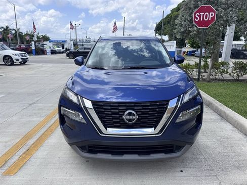 Used 2023 Nissan Rogue SV FWD image 2