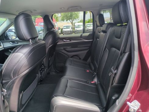 Used 2023 Jeep Grand Cherokee Limited w/ Black Appearance Package RWD image 16