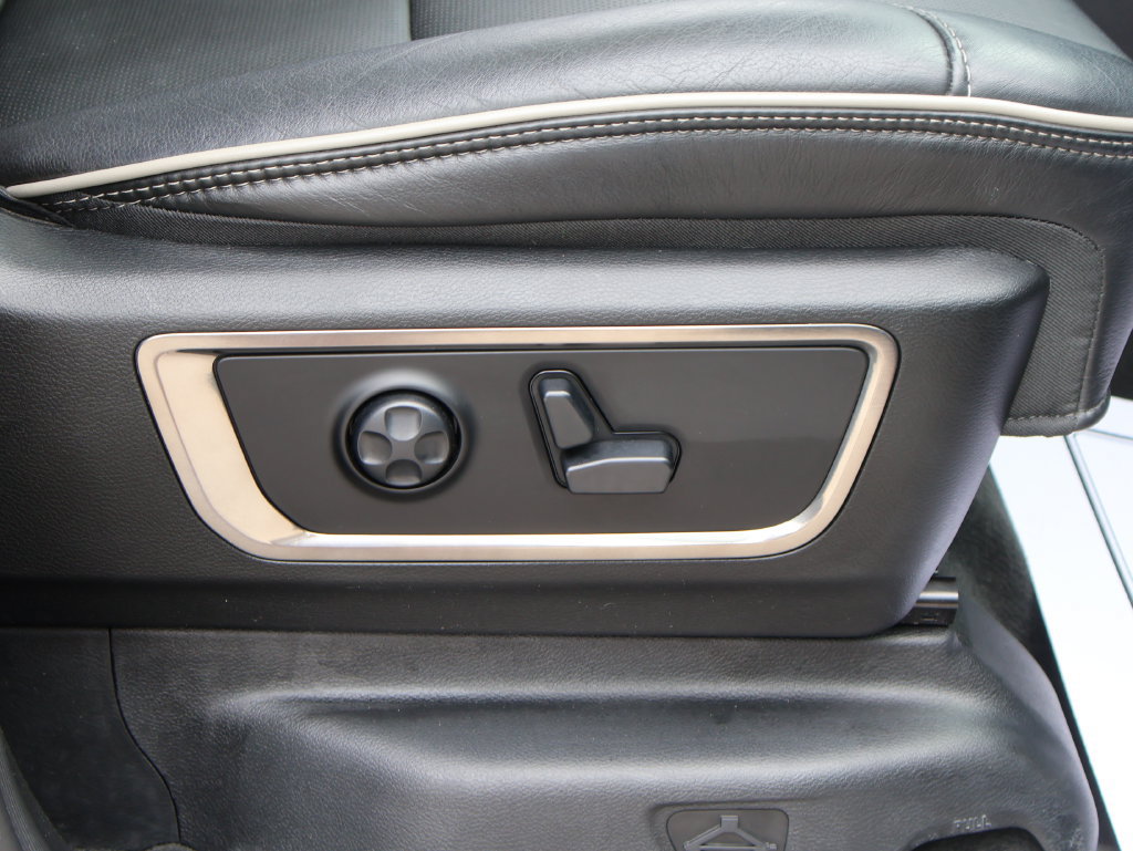 Used 2020 RAM 1500 Limited w/ Black Appearance Package RWD image 9
