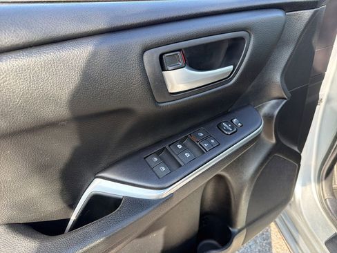 Used 2015 Toyota Camry LE image 15
