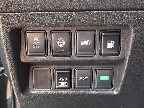 Used 2020 Nissan Rogue SV AWD/4WD image 23