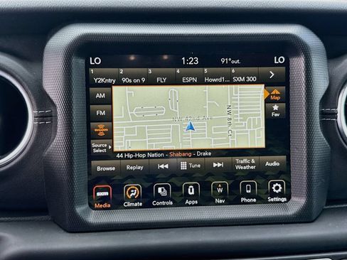 Used 2023 Jeep Wrangler Unlimited Sahara AWD/4WD image 16