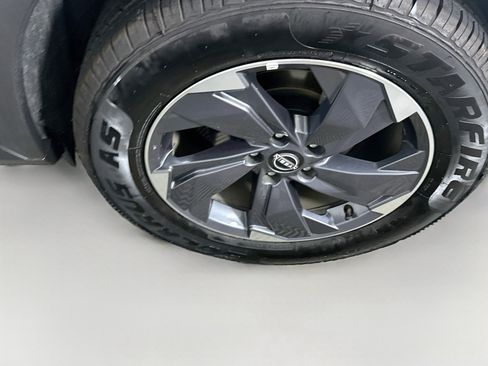 Used 2025 Nissan Rogue SV FWD image 11