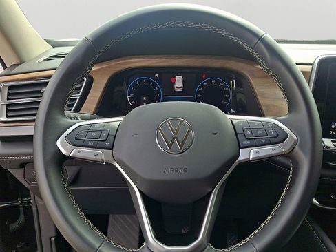 Used 2025 Volkswagen Atlas SE image 20