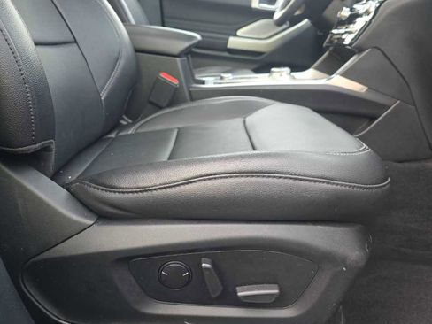 Used 2023 Ford Explorer Limited w/ Limited Technology Package image 12