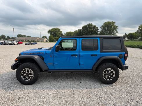 Used 2025 Jeep Wrangler Unlimited Rubicon w/ Convenience Group AWD/4WD image 4