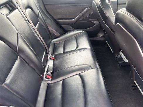 Used 2018 Tesla Model 3 Long Range image 17