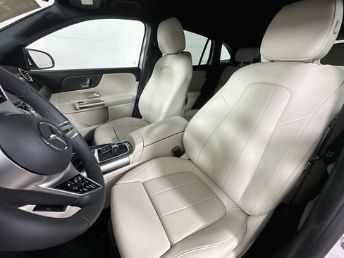 Used 2025 Mercedes-Benz GLA 250 4MATIC image 10