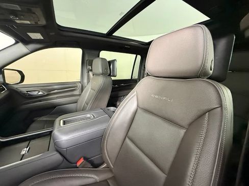 Used 2023 GMC Yukon XL Denali RWD image 5