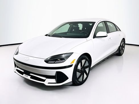 Used 2024 Hyundai Ioniq 6 SE RWD image 3