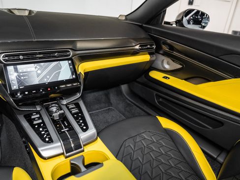 Used 2025 Aston Martin Vanquish image 22