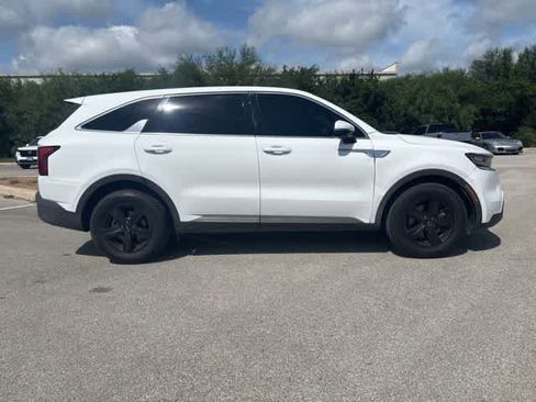 Used 2022 Kia Sorento LX FWD image 6