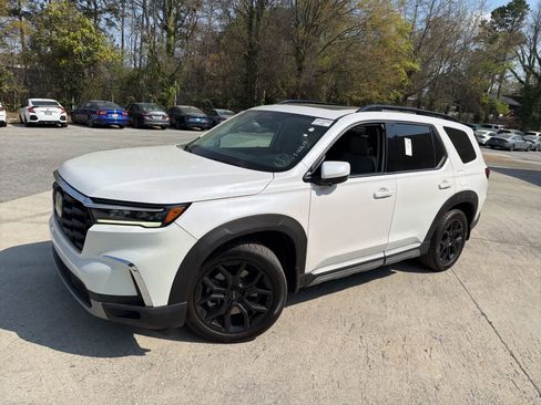 Used 2025 Honda Pilot Touring image 4