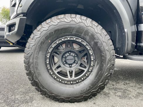 Used 2019 Ford F150 Raptor w/ Equipment Group 801A Mid image 9