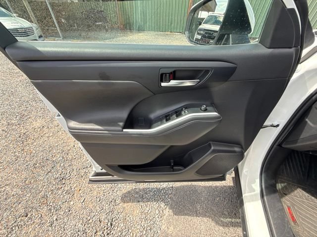 Used 2023 Toyota Highlander XLE FWD image 7