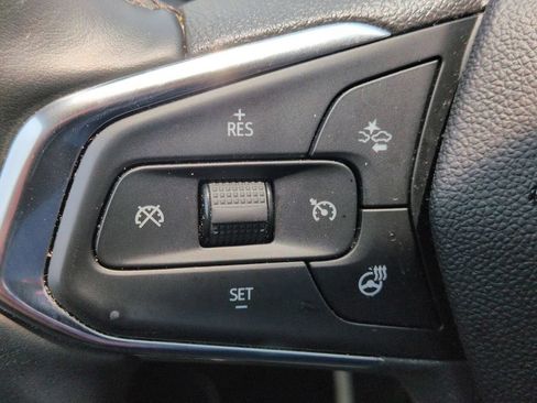 Used 2025 Chevrolet Trax LT w/ LT Convenience Package FWD image 20