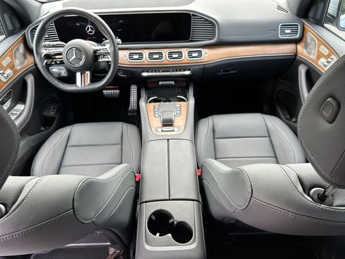 Used 2025 Mercedes-Benz GLS 450 4MATIC image 10